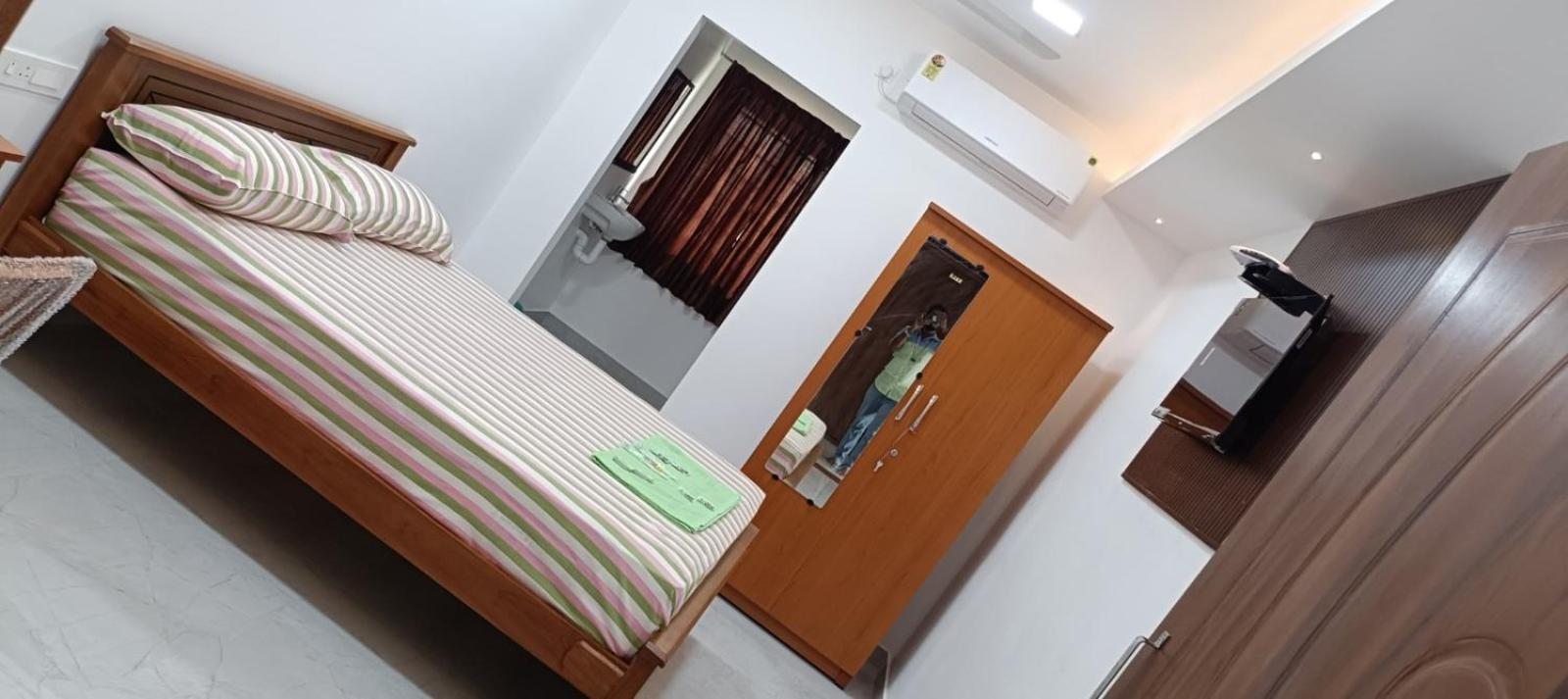 Urc Lodge Perundurai Exteriör bild